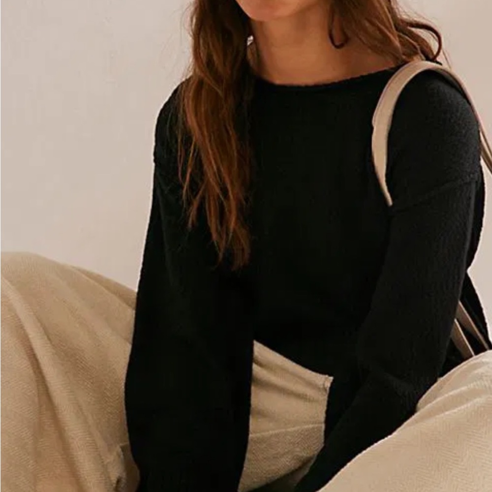 Free People Melanie Black Crew Neck Sweater with Fine Knit
Tunic/dress length